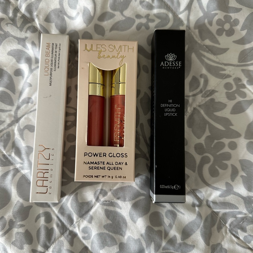 Jules Smith power gloss set, Laritzy & Adesse liquid lipstick.